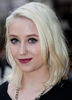 Lily Loveless nue