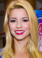 Masiela Lusha nue