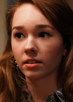 Holly Taylor nue