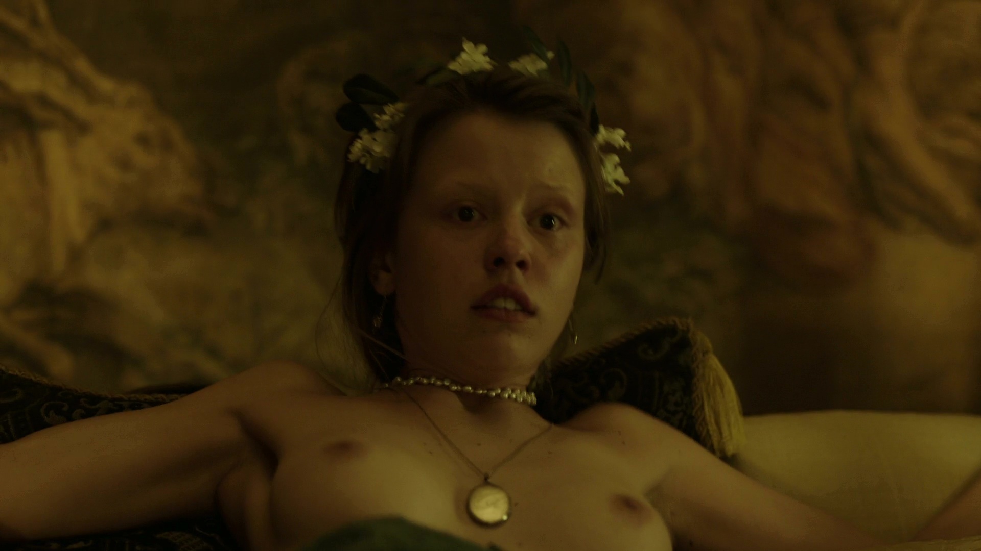 Mia Goth Nue Dans A Cure For Wellness