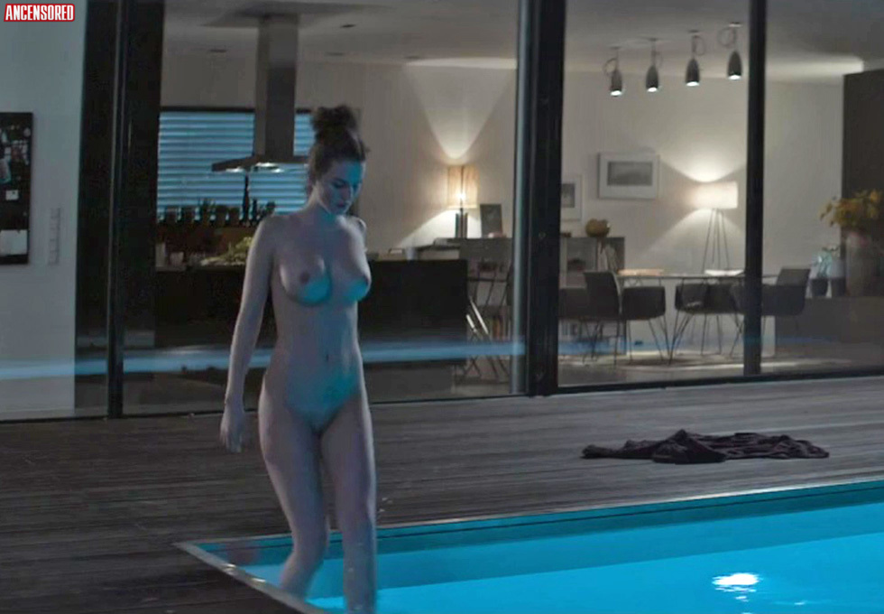 Ruby O. Fee nude pics, page - 1