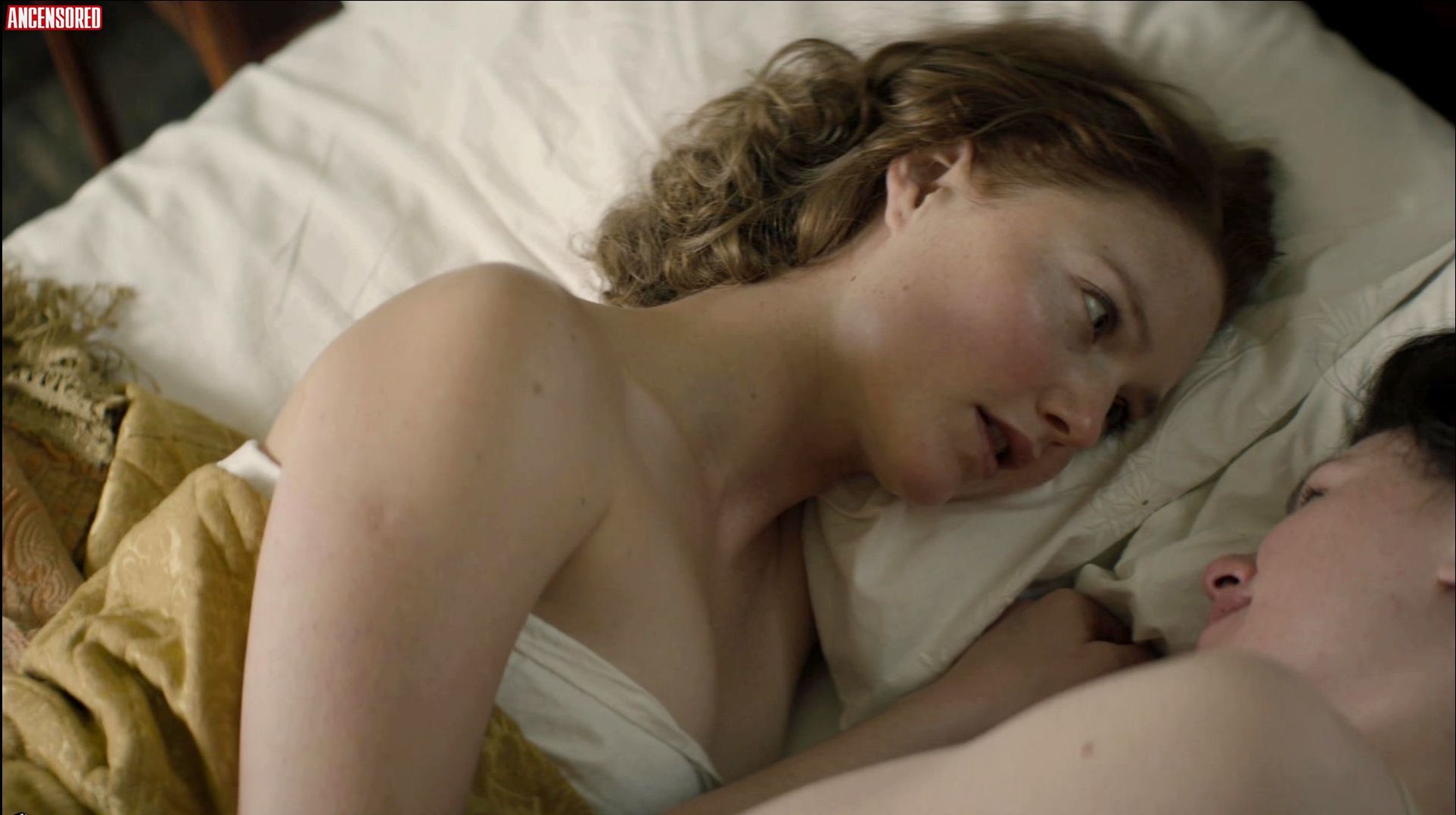 Holliday Grainger Nue Dans Tell It To The Bees 