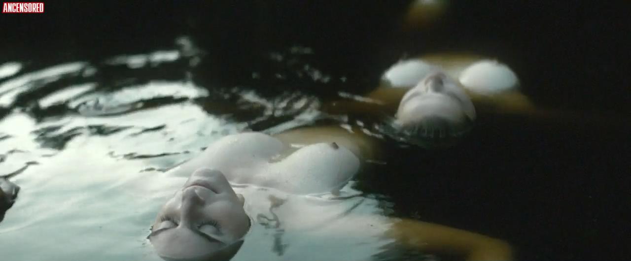 Elinor Crawley nude pics.