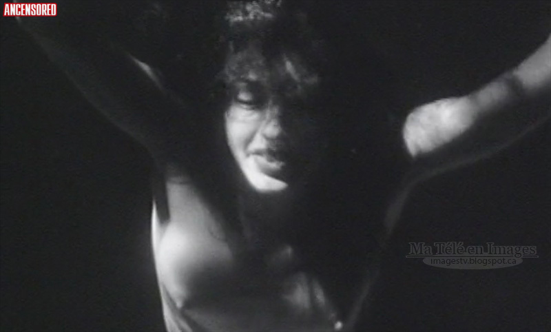 Julie Ménard nude pics.