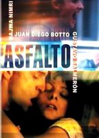 Asfalto (2000) Scènes de Nu