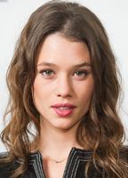 Àstrid Bergès-Frisbey nue