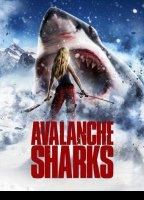 Avalanche Sharks 2013 film scènes de nu