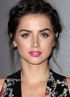 Ana de Armas nue