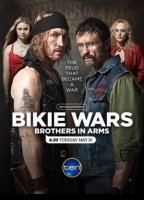 Bikie Wars: Brothers in Arms (2012) Scènes de Nu
