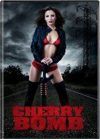 Cherry Bomb (2011) Scènes de Nu