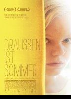 Draussen ist Sommer (2012) Scènes de Nu