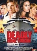 Deadly Honeymoon (2010) Scènes de Nu