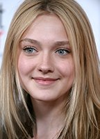 Dakota Fanning nue