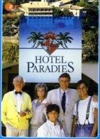 Hotel Paradies (1990) Scènes de Nu