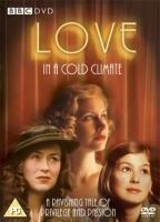 Love in a Cold Climate (2001) Scènes de Nu