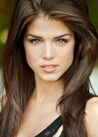 Marie Avgeropoulos nue