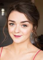 Maisie Williams nue