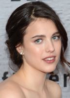 Margaret Qualley nue