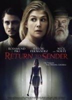 Return to Sender (2015) Scènes de Nu