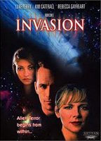 Robin Cook's Invasion (1997) Scènes de Nu