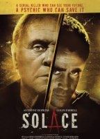 Solace (2015) Scènes de Nu