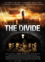 The Divide 2011 film scènes de nu