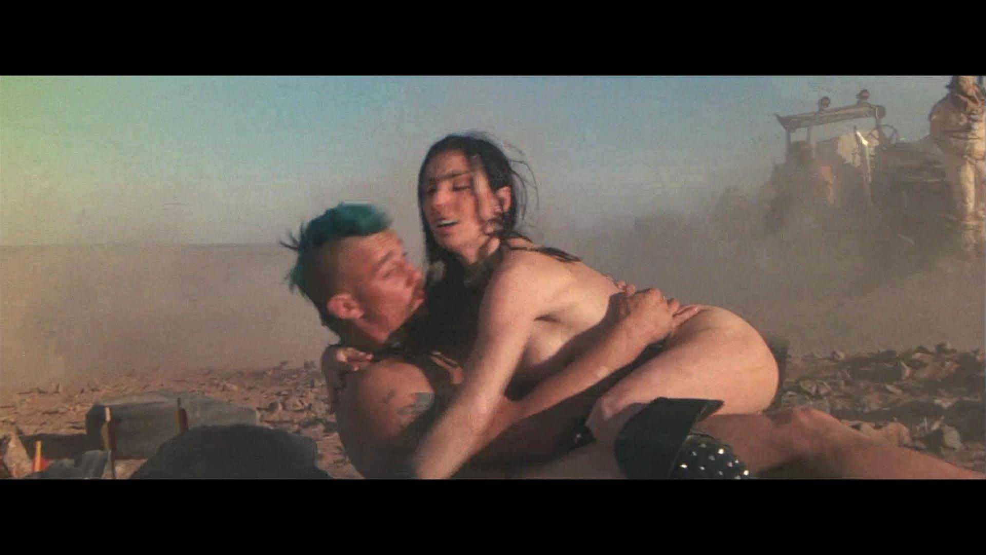 Anne Jones Nue Dans Mad Max 2 The Road Warrior
