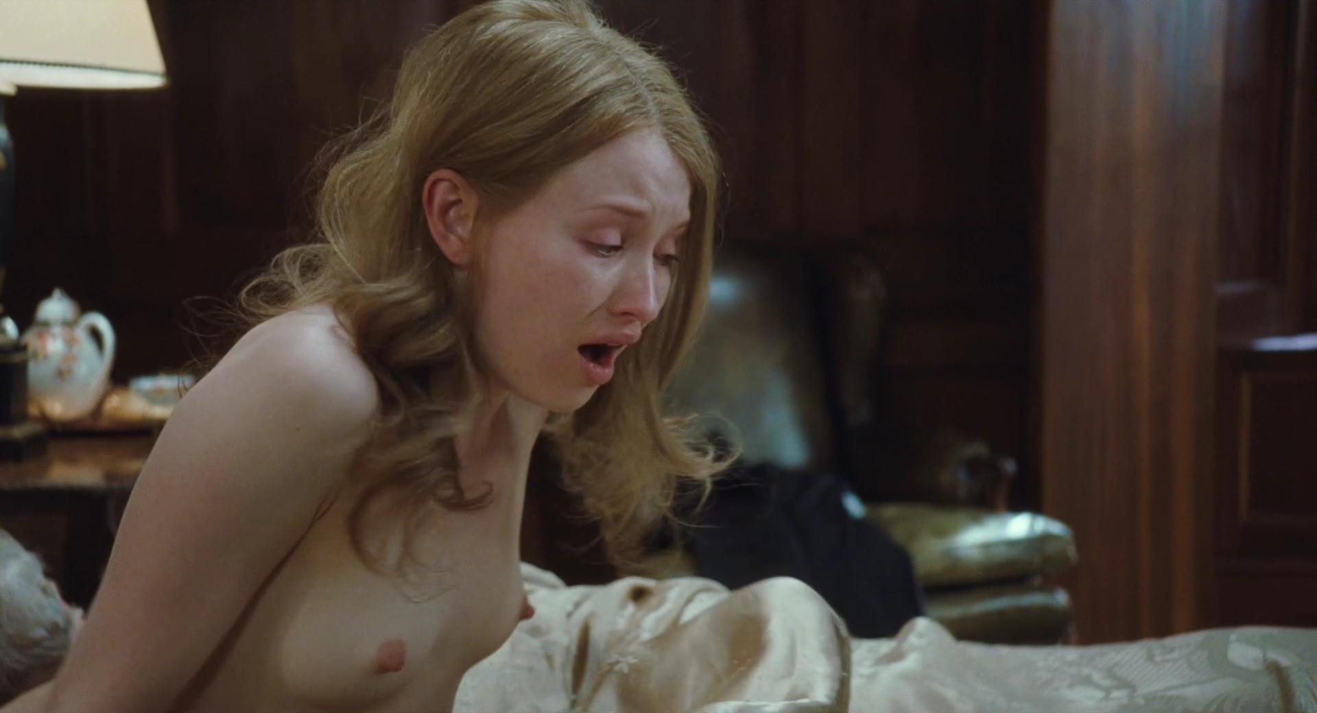 Emily Browning nude pics.