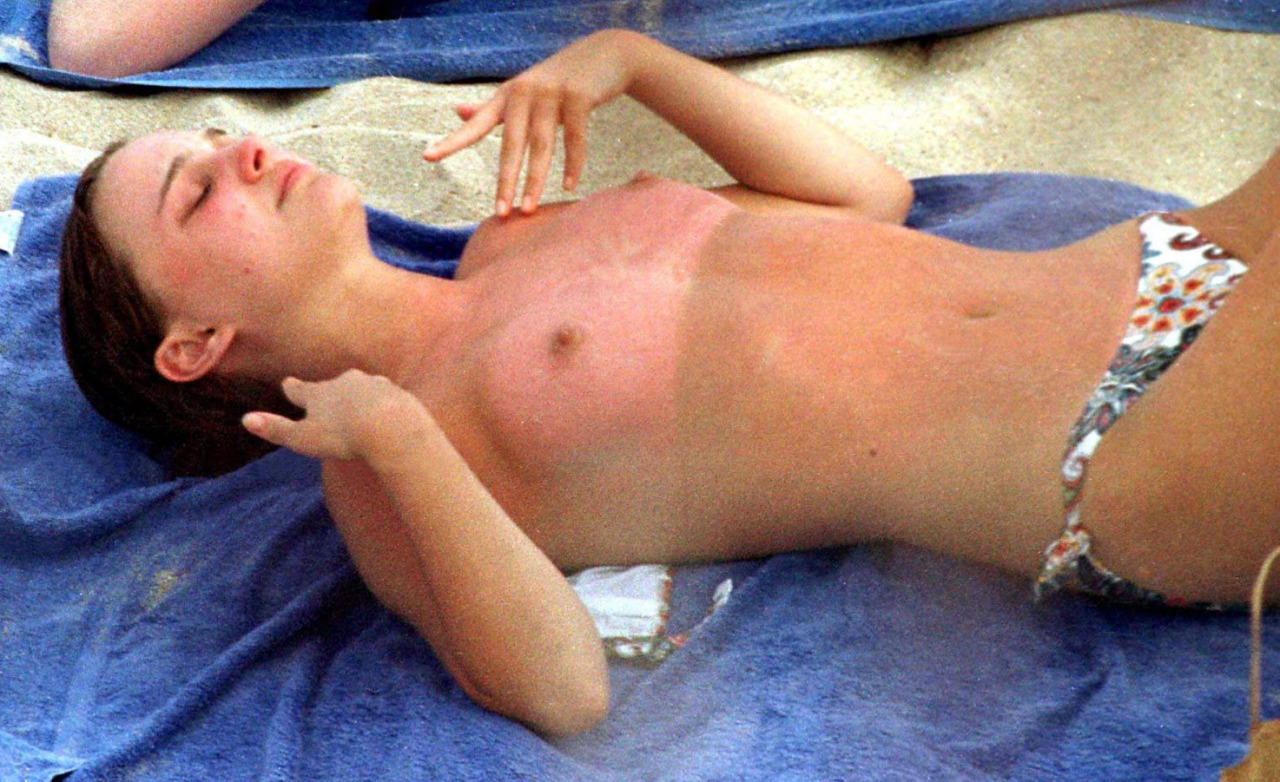 Natalie Portman Nue Dans Beach Babes