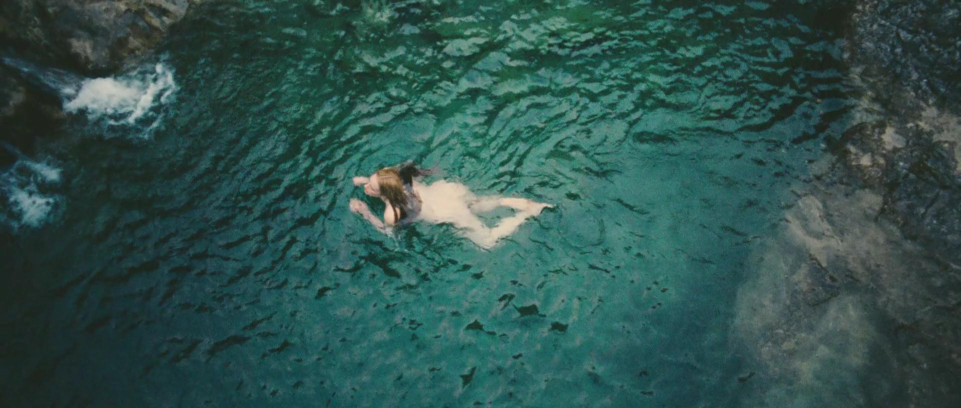 Sophie Lowe nude pics.
