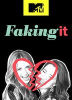 Faking It (2014-2016) Scènes de Nu