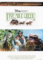Five Mile Creek 1983 - 1985 film scènes de nu