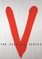 V: The Series scènes de nu