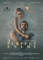 A Perfect Enemy (2020) Scènes de Nu