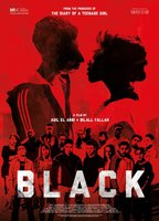 Black (2015) Scènes de Nu