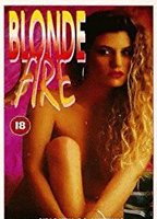 Blonde Fire (1978) Scènes de Nu