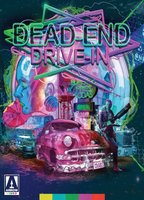 Dead End Drive-In scènes de nu
