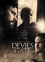 Devil's Gate (2017) Scènes de Nu