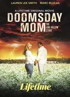 Doomsday Mom (2021) Scènes de Nu