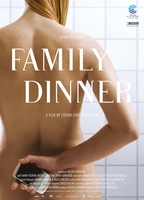 Family Dinner (2012) Scènes de Nu