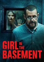 Girl in the Basement (2021) Scènes de Nu
