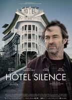 Hôtel Silence (2024) Scènes de Nu