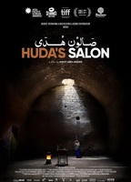 Huda's Salon (2021) Scènes de Nu