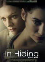 In Hiding (2013) Scènes de Nu