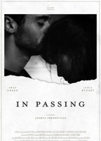 In Passing (2020) Scènes de Nu