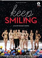 Keep Smiling (2012) Scènes de Nu