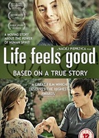 Life Feels Good (2013) Scènes de Nu