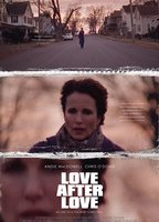 Love After Love (2017) Scènes de Nu