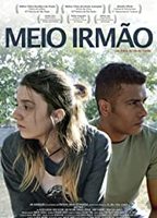 Meio Irmão (2018) Scènes de Nu