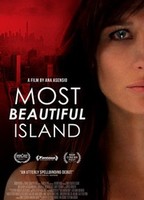 Most Beautiful Island (2017) Scènes de Nu